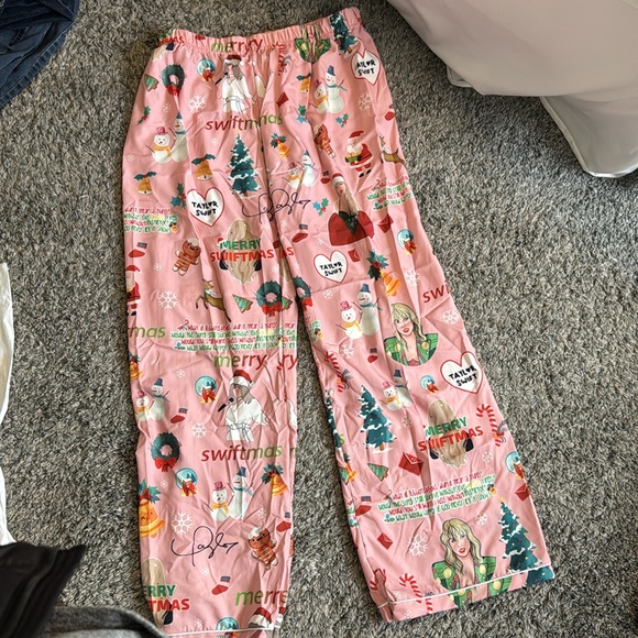 Taylor swift Christmas pajamas. LS shirt and pants - Picture 3 of 4